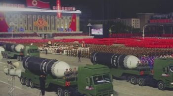 북한, 전례 없는 '심야 열병식'…새 ICBM 등 공개