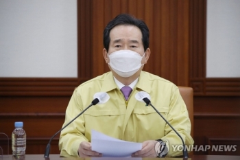 정 총리 “숙박·외식 할인권 지급, 방역상황 더 보며 검토“