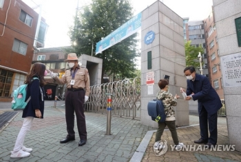 오늘부터 초1 매일 등교…전국 학교 등교인원 2/3로 완화