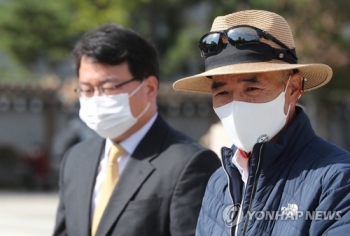 피격 공무원 형 “시신 수색 중단해달라“…해경, 해군과 협의