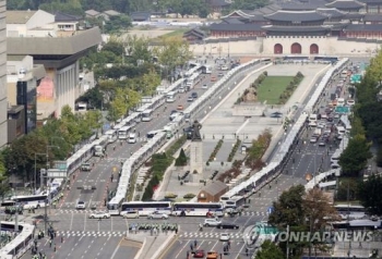 야당 “광복절 집회엔 '살인자'라더니…방역도 내로남불“