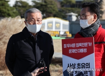 “검찰 수사 조여오자 윤석열에 집단린치“…야당, 대통령 입장표명 압박