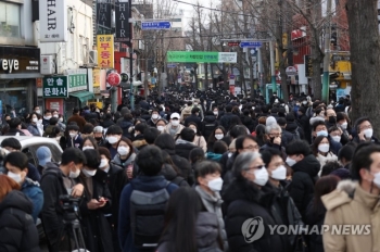 검사건수 감소한 주말에도 600명대 급증…양성률 4.39%로 치솟아