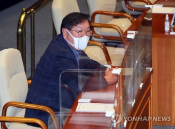 나흘째 필리버스터…김태년 “무제한 국력낭비“ 종결투표 통보