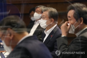 문대통령 “2021년에 경제 대전환…코로나 극복이 시작“