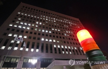 또 기사회생한 윤석열…조직안정 주력·엄정 수사 예고