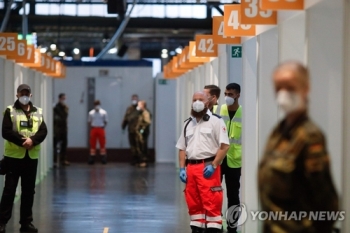 백신접종 시작됐지만…미국·유럽 코로나 상황 날로 악화