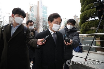 '라임 로비 의혹' 윤갑근 전 고검장 보석 청구