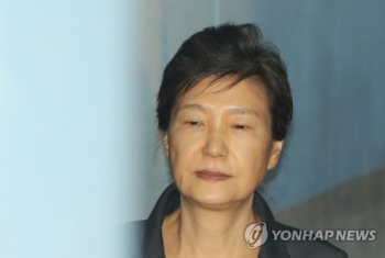 '국정농단·특활비' 박근혜 징역 20년·벌금 180억원 확정