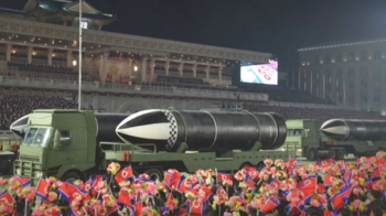 북, 탄두 확대 신형 SLBM 공개…'핵무장력' 재차 과시
