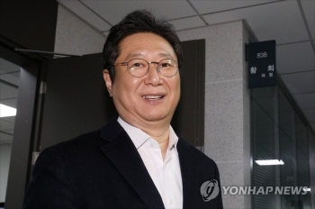 황희 “코로나로 취약해진 문화예술 접근성 극복 노력“