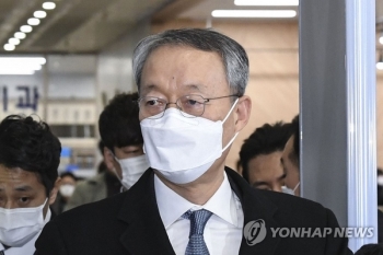 '월성원전 의혹' 백운규 구속영장 기각…검찰 “납득 어렵다“