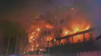 무주리조트 호텔 시뻘건 불길…80여 명 한밤 긴급대피