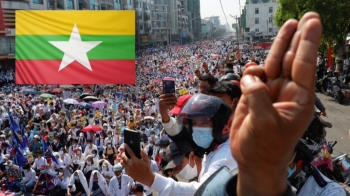 미얀마에 분 '봄 혁명의 날'…군부 압박에도 수백만명 거리로