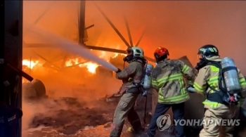 인천 만석동 가구 공장에 큰불…소방 대응 2단계로 상향