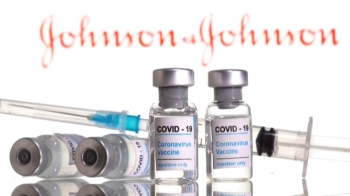 미, 존슨앤드존슨 백신 긴급사용 승인…한 차례만 접종