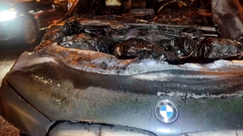 대전서 고가도로 달리던 BMW 차량 불…엔진룸 태워