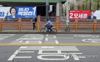 높은 사전투표율에 여당 “샤이진보 나왔다“ 야당 “분노 표출된 것“