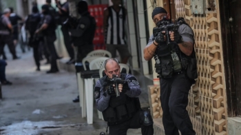 브라질 리우 빈민가 경찰-마약조직 총격전…25명 숨져