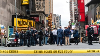 장난감 사던 4세 아이 날벼락…뉴욕 총격 3명 부상