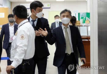 '버닝썬 경찰총장' 윤규근 2심 벌금형…일부 유죄