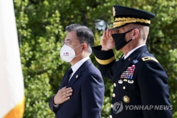 문대통령, 한국전 전사자 기리는 '추모의 벽' 착공식 참석