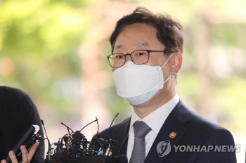 '패트충돌' 재판 나온 박범계 “장관으로서 민망“