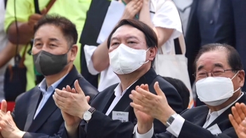 잠행 깬 윤석열 “국민 기대·염려 다 경청…지켜봐달라“