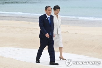 일 외무성 “스가, 미 대북정책 지지…G7, 납북자 문제 공감“