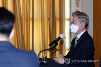 이재명 “검찰 수사 지나쳤지만…조국 가족, 유죄시 책임져야“