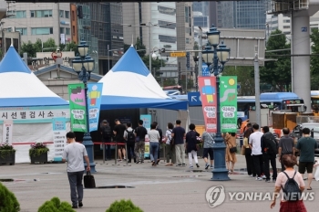 정부 “방역긴장감 이완-활동증가 등 복합적 작용으로 확진자 급증“