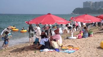 해수욕장 문 여는 비수도권…휴가철 '풍선효과' 우려