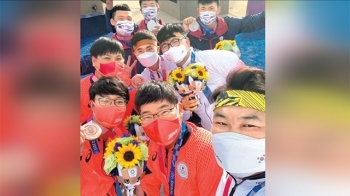 [별별 올림pick] 오진혁 “같이 찍자“…'팀 아시아' 금빛 미소