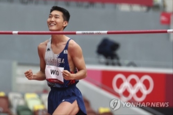 높이뛰기 우상혁, 결선 진출…한국 육상 25년만의 쾌거