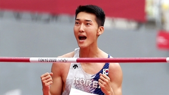 높이뛰기 우상혁, 한국 육상 25년 만에 '결선 벽' 넘었다