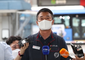 양경수 민노총 위원장 경찰 출석…“정부, 방역실패 전가“