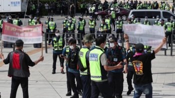 광복절 광화문서 '산발적 시위'…불안한 방역 실랑이