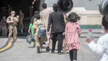 “군 수송기 3대 출동…한국정부 조력 아프간인 대피“