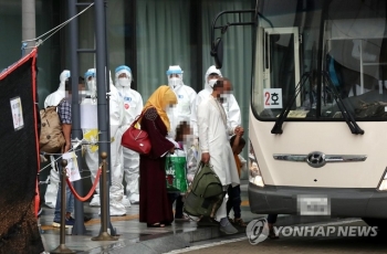 아프간 특별기여자들 진천으로 이동…확진자 없어