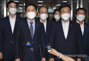 여야, 언론중재법 내달 27일 상정 잠정합의…8인기구 설치