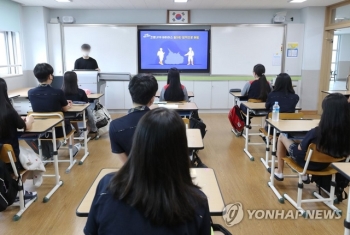 교육차관 “대면수업 꼭 필요…4단계에서도 등교 확대“