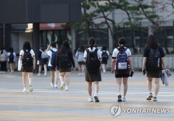 오늘부터 수도권 학교 3분의 2 이상 등교…대면수업 확대