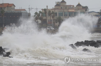 제주 낮 12시 태풍주의보…태풍 찬투 직접영향권