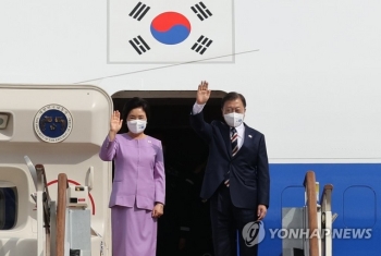 문대통령, 유엔총회 참석차 출국…22일 기조연설