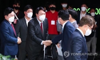 공약표절 티격태격…윤석열 측, 전문가명단 내놓자 유승민 측 “동문서답“