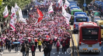 민주노총, 서대문역 기습 집결…일부 경찰과 충돌