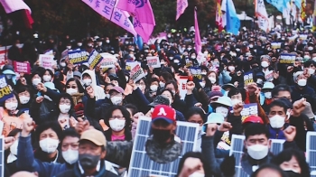 '트랙터 시위' 농민들 서울로…“남아도는 쌀, 정부가 사야“