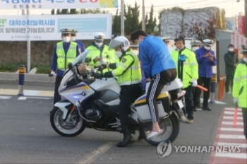 [수능] 수험생 165명 경찰차 타고 입실…버스 에스코트도