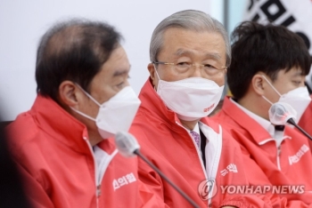 김종인, 김건희 사과 입장에 “어떤 형태로 표현할지 지켜봐야“