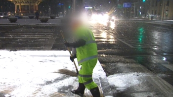 “밝을 때 청소하라“ 권고한 환경부…겨울엔 6시도 '깜깜'